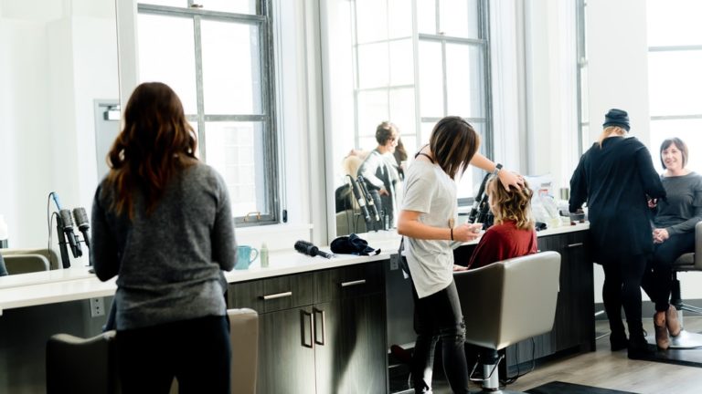 Cennik usług fryzjerskich w krakowie: piękno, styl i rozsądne ceny